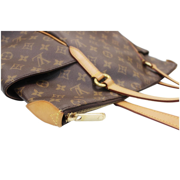LOUIS VUITTON Totally MM Monogram Canvas Shoulder Bag Brown