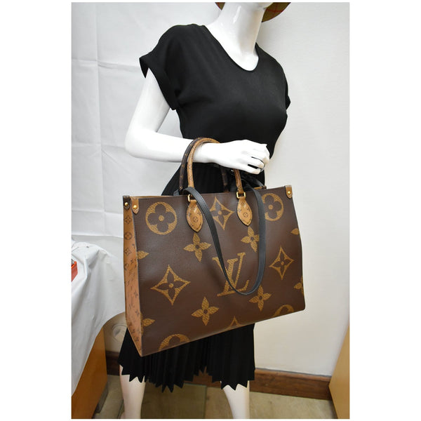 LOUIS VUITTON Onthego GM Reverse Monogram Giant Canvas Shoulder Bag Brown