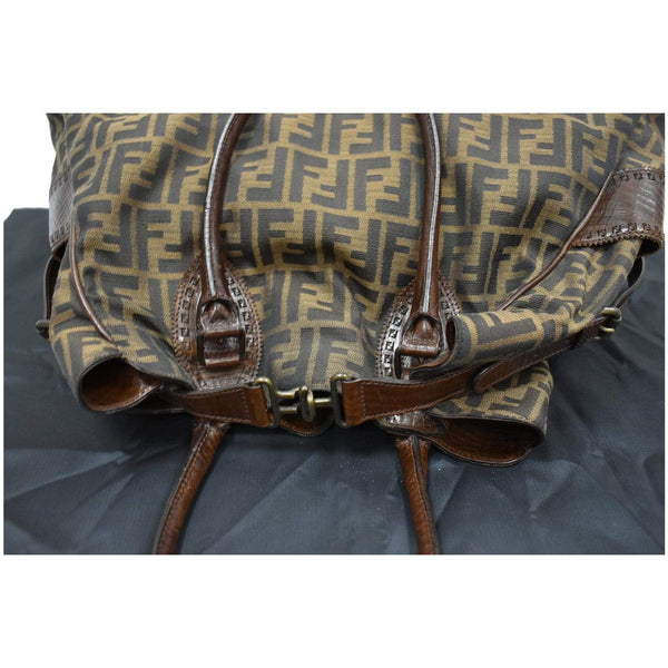 Fendi De Jour Large Large Tote Shoulder bag - top closed