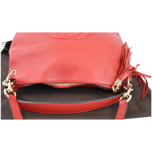 Gucci Soho Large Pebbled Leather Hobo Shoulder Bag Red zip closure view