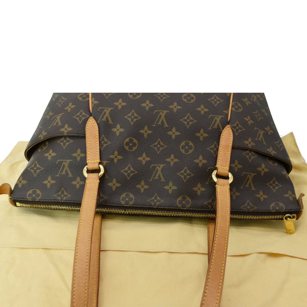 LOUIS VUITTON Totally MM Monogram Canvas Shoulder Bag Brown