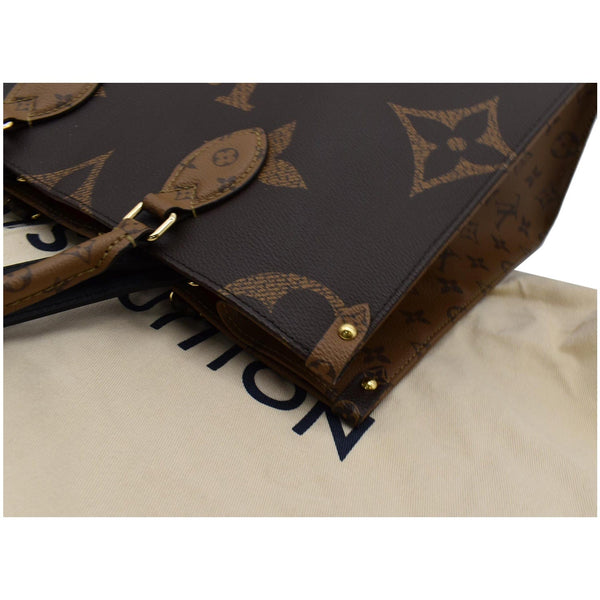 LOUIS VUITTON Onthego MM Giant Monogram Canvas Tote Shoulder Bag Brown