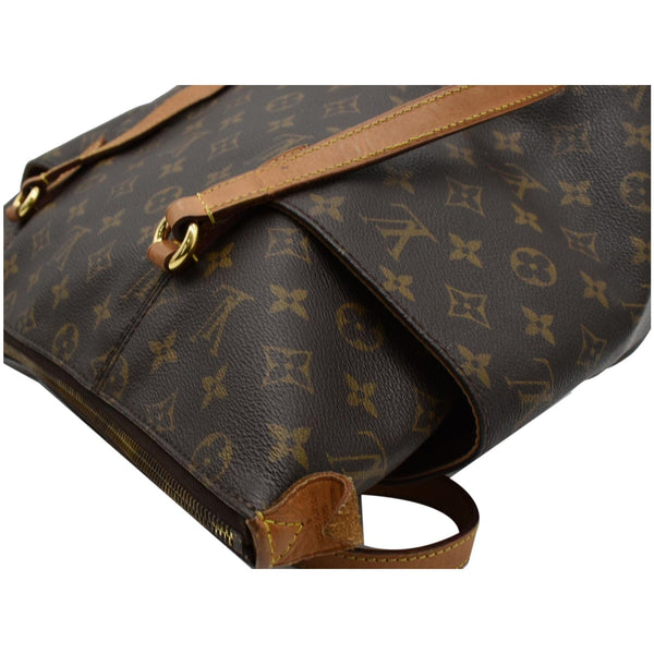 Louis Vuitton Totally MM Monogram Canvas Shoulder Bag