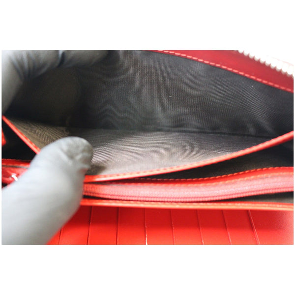 Gucci Signature Continental Handbags - interior