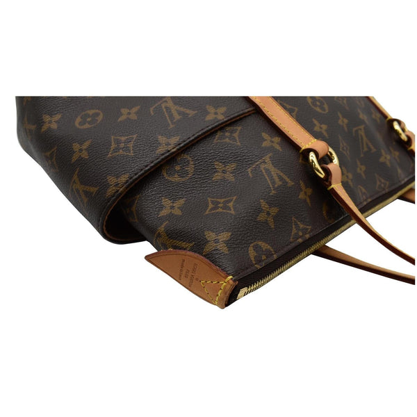 LOUIS VUITTON Totally MM Monogram Canvas Shoulder Bag Brown