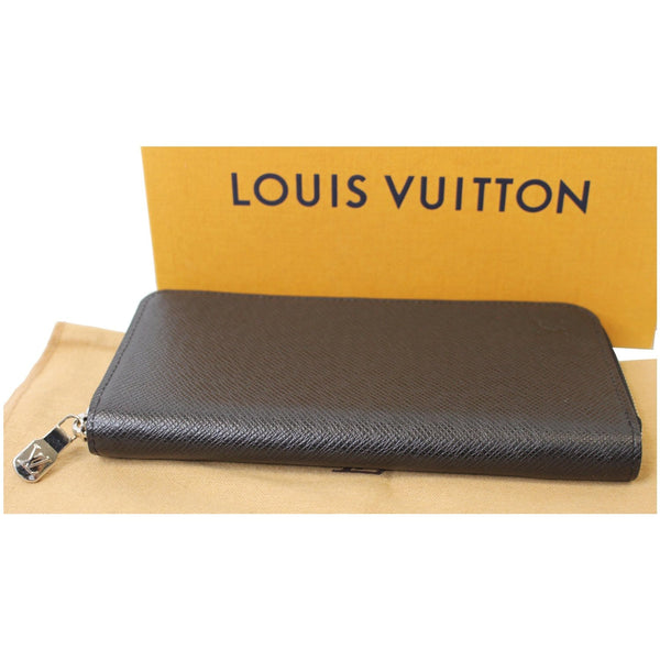 Louis Vuitton Zippy Vertical Taiga Long Wallet Black leather