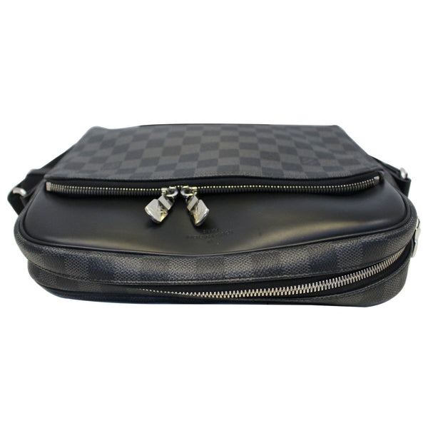Zip closure LV Dayton Reporter PM Damier Graphite Bag