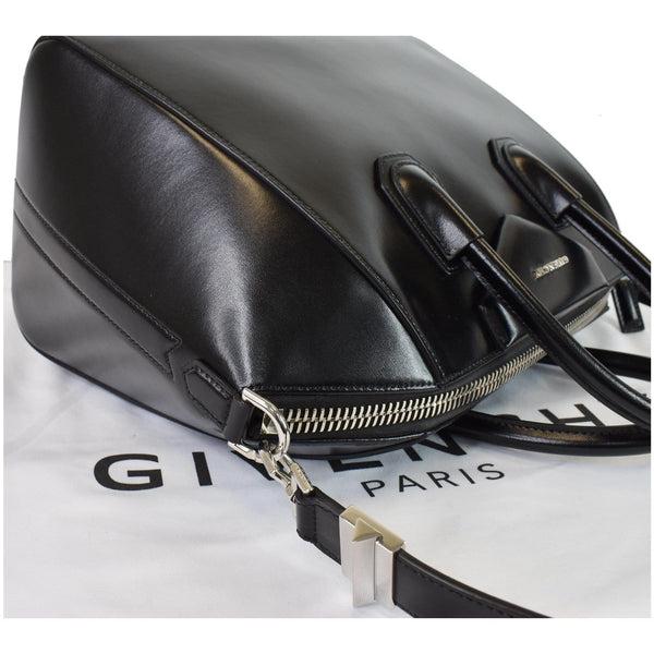 GIVENCHY Antigona Medium Leather Shoulder Bag Black