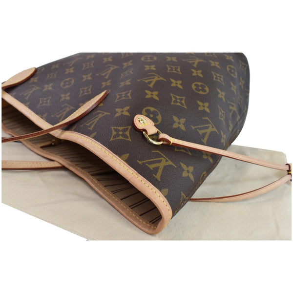 Louis Vuitton Neverfull MM Monogram Canvas Tote Bag - corner close view