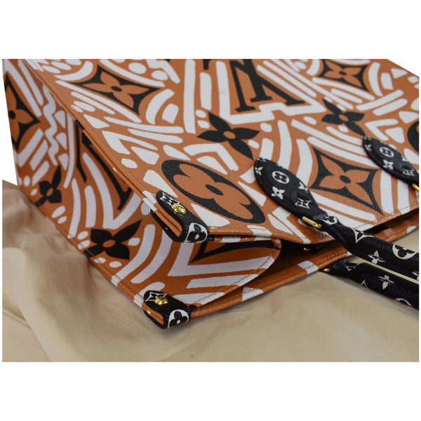 LV Onthego GM Crafty Monogram Gaint Bag side corner