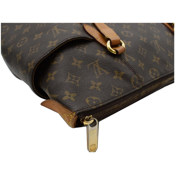 Louis Vuitton Totally MM Monogram Canvas Shoulder Bag