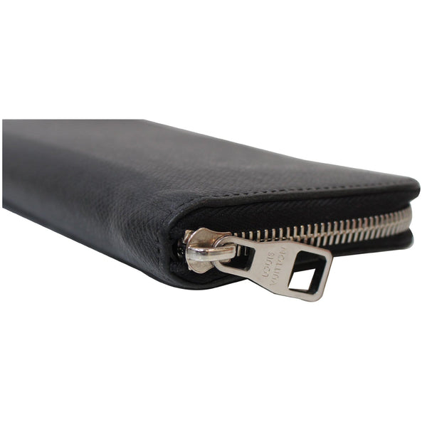zip buckle Lv Zippy closure pouch