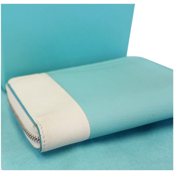 Tiffany & Co Wallet Block Zip Around White & Blue - corner