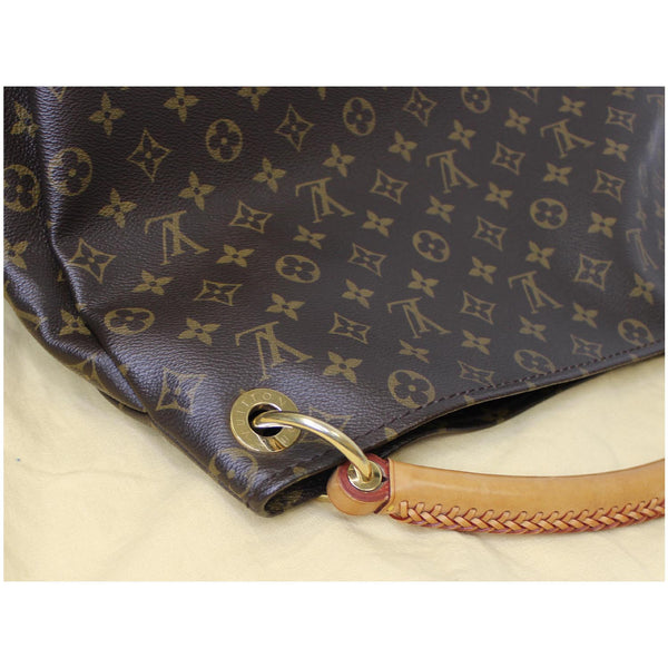 clsoe look lV Artsy MM Monogram Canvas Shoulder Bag