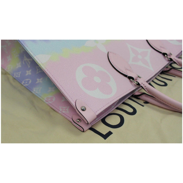 Louis Vuitton Escale Onthego GM Monogram Shoulder Bag corner view