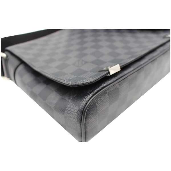 LOUIS VUITTON District MM Damier Graphite Messenger Bag Black