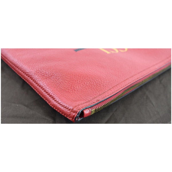 GUCCI Pebbled Leather Medium Logo Portfolio Clutch Hibiscus Red 500981