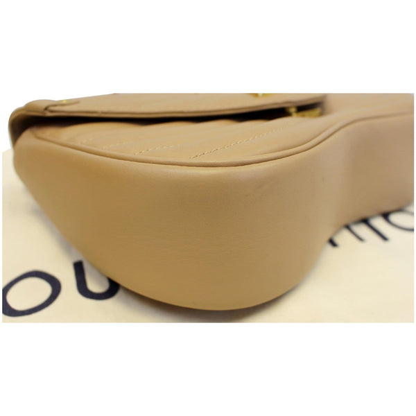 LOUIS VUITTON New Wave Chain MM Calfskin Leather Shoulder Bag Noisette