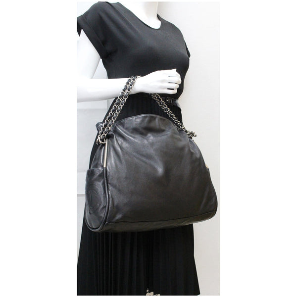 Chanel Large Ultimate Soft Leather Hobo Bag Black -DDH