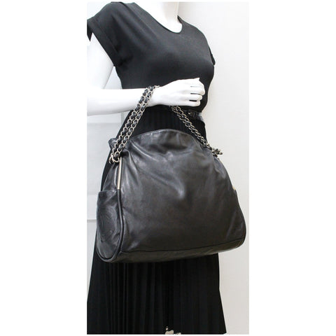 Chanel Large Ultimate Soft Leather Hobo Bag Black -DDH