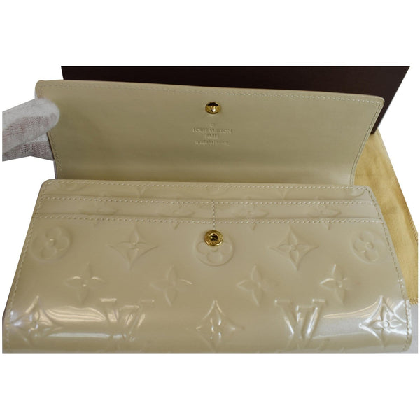 Louis Vuitton Monogram Vernis Sarah Wallet opened