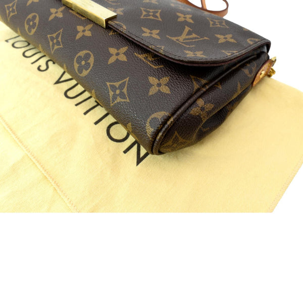 LOUIS VUITTON Favorite MM Monogram Canvas Crossbody Bag Brown