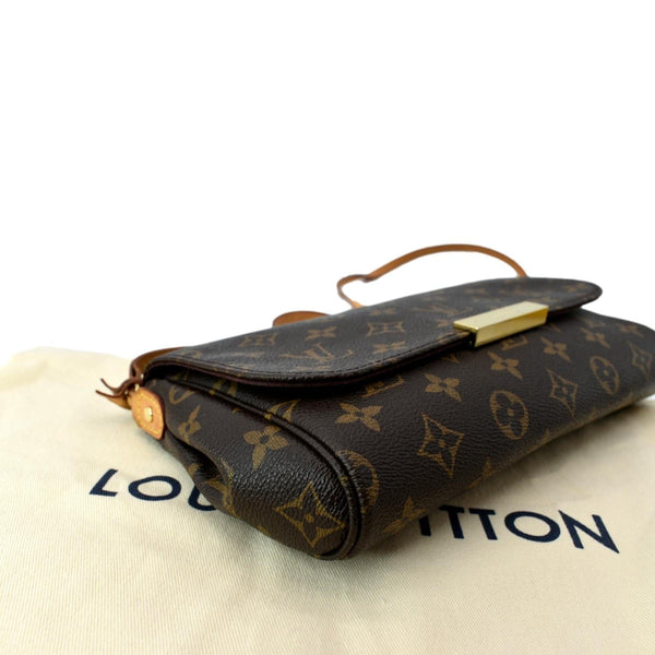 LOUIS VUITTON Favorite MM Monogram Canvas Crossbody Bag Brown