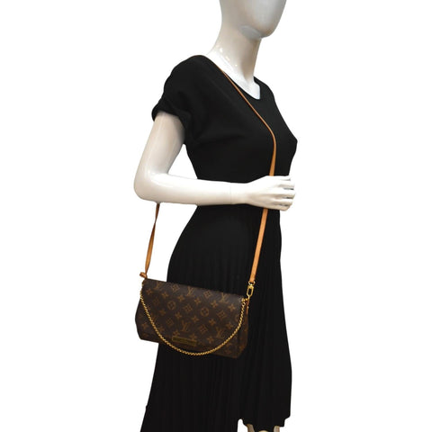 LOUIS VUITTON Favorite MM Monogram Canvas Crossbody Bag Brown