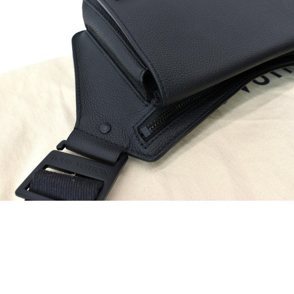 LOUIS VUITTON Sling Aerogram Grained Calf Leather Crossbody Bag Black