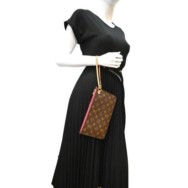 LOUIS VUITTON Neverfull MM Pochette Wristlet Pouch Monogram Canvas Brown