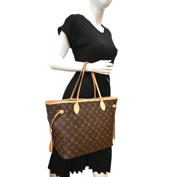 LOUIS VUITTON Neverfull MM Monogram Canvas Tote Bag Brown