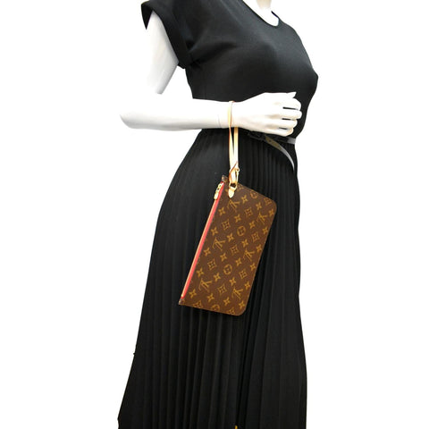 LOUIS VUITTON Neverfull Monogram Canvas Pochette Wristlet Pouch Brown