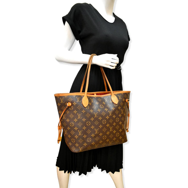 LOUIS VUITTON Neverfull MM Monogram Canvas Tote Bag Brown