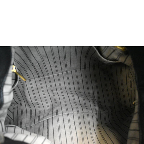 LOUIS VUITTON Artsy MM Empreinte Leather Shoulder Bag Black