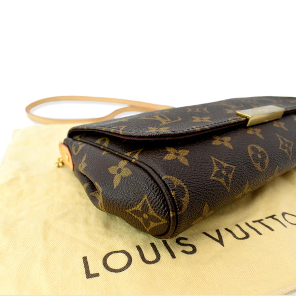 LOUIS VUITTON Favorite MM Monogram Canvas Crossbody Bag Brown