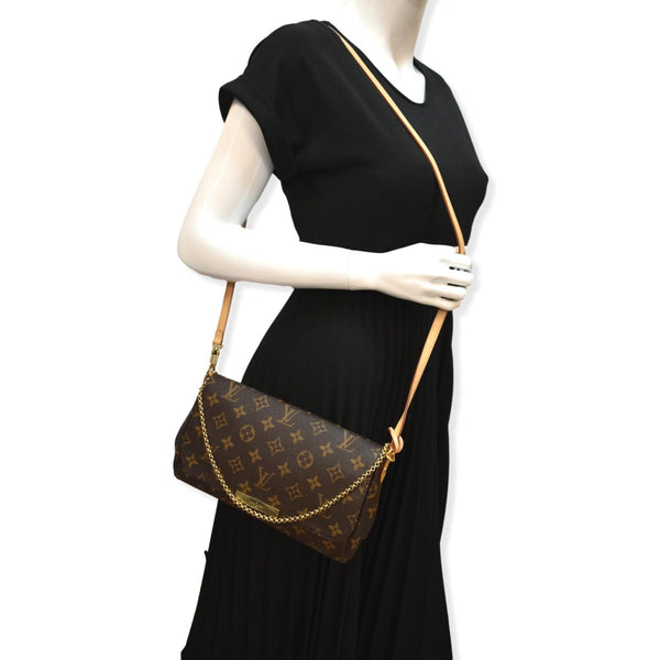 LOUIS VUITTON Favorite MM Monogram Canvas Crossbody Bag Brown