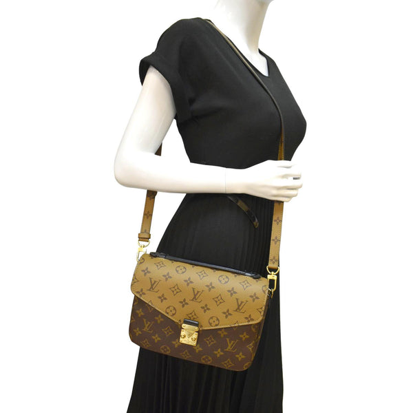 LOUIS VUITTON Metis Pochette Reverse Monogram Canvas Crossbody Bag Brown