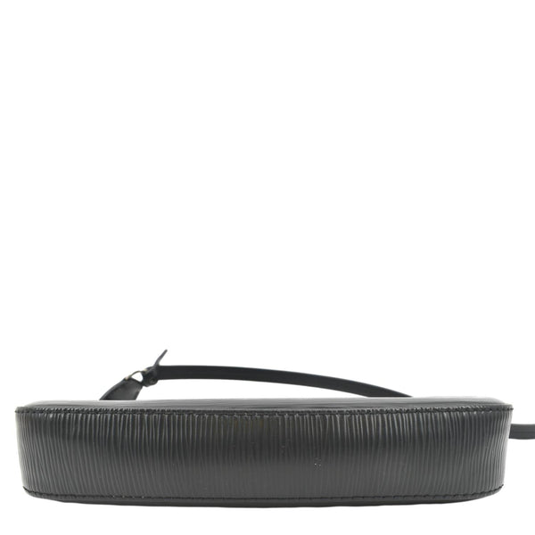 LOUIS VUITTON Pochette Accessoires Epi Leather Shoulder Bag Noir Black