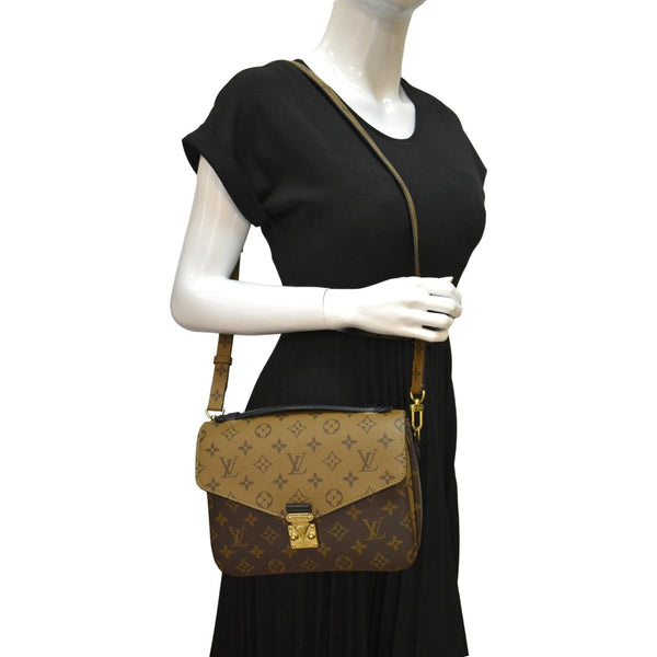 LOUIS VUITTON Metis Pochette Reverse Monogram Canvas Crossbody Bag Brown