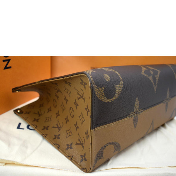 LOUIS VUITTON Onthego MM Giant Monogram Canvas Tote Shoulder Bag Brown