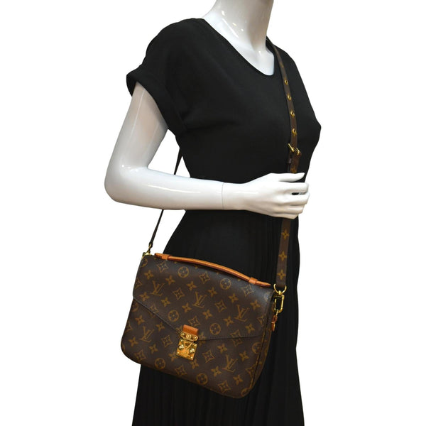 LOUIS VUITTON Metis Pochette Monogram Canvas Crossbody Bag Brown