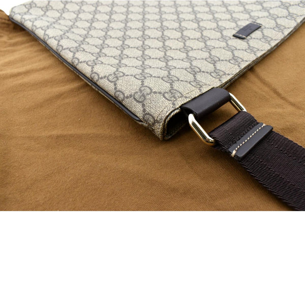 Gucci GG Supreme Canvas Messenger Shoulder Bag in Beige - Top Right