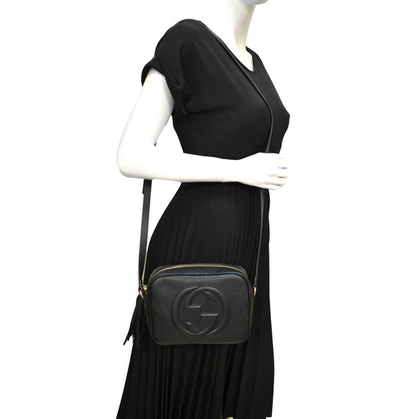 GUCCI Soho Disco Pebbled Leather Black Crossbody Bag dummy look