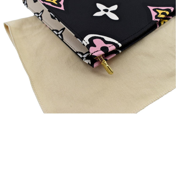 LOUIS VUITTON Wild At Heart Toiletry 26 Monogram Giant Cosmetics Pouch Black