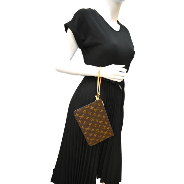LOUIS VUITTON Neverfull Monogram Canvas Pochette Wristlet Pouch Brown