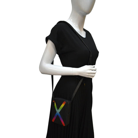 LOUIS VUITTON Sac Danube Taiga Messenger Crossbody Bag Black