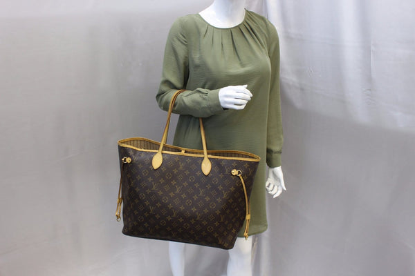 LOUIS VUITTON Monogram Canvas Neverfull GM Tote Bag