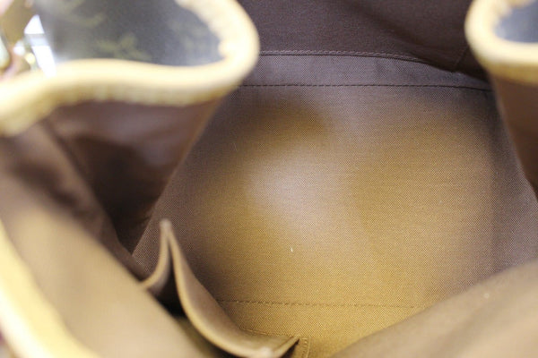 Louis Vuitton Batignolles Vertical Monogram Canvas Bag interior