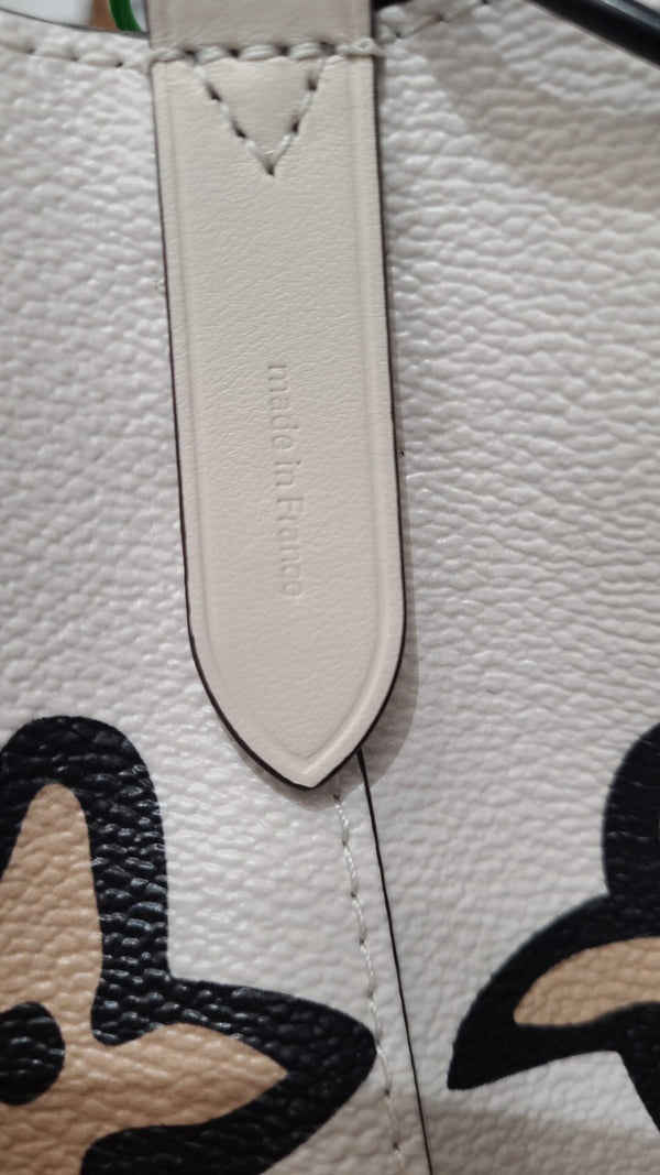 LOUIS VUITTON NeoNoe MM Wild At Heart Monogram Canvas Shoulder Bag Creme