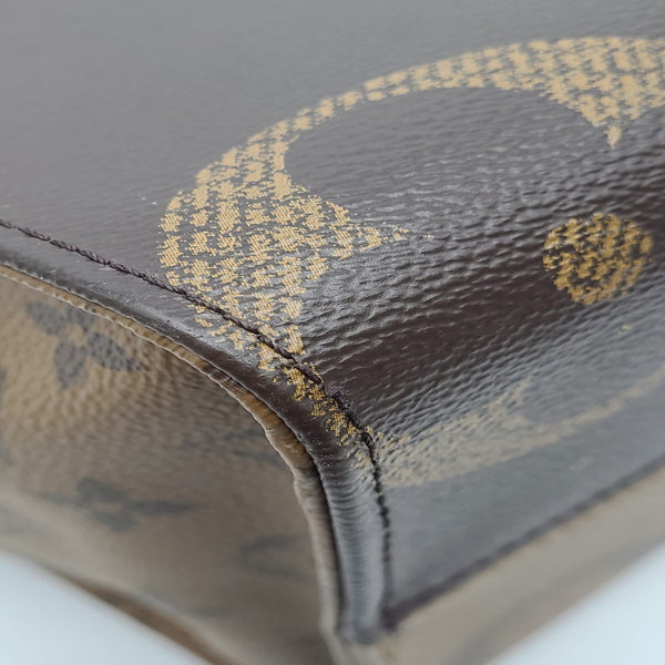 Louis Vuitton Onthego MM Giant Monogram Canvas Shoulder Bag